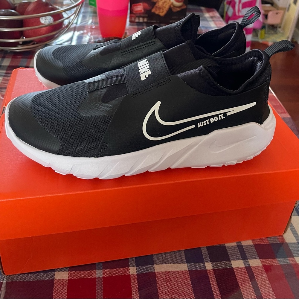 Brand new Boys size 5 sneaker